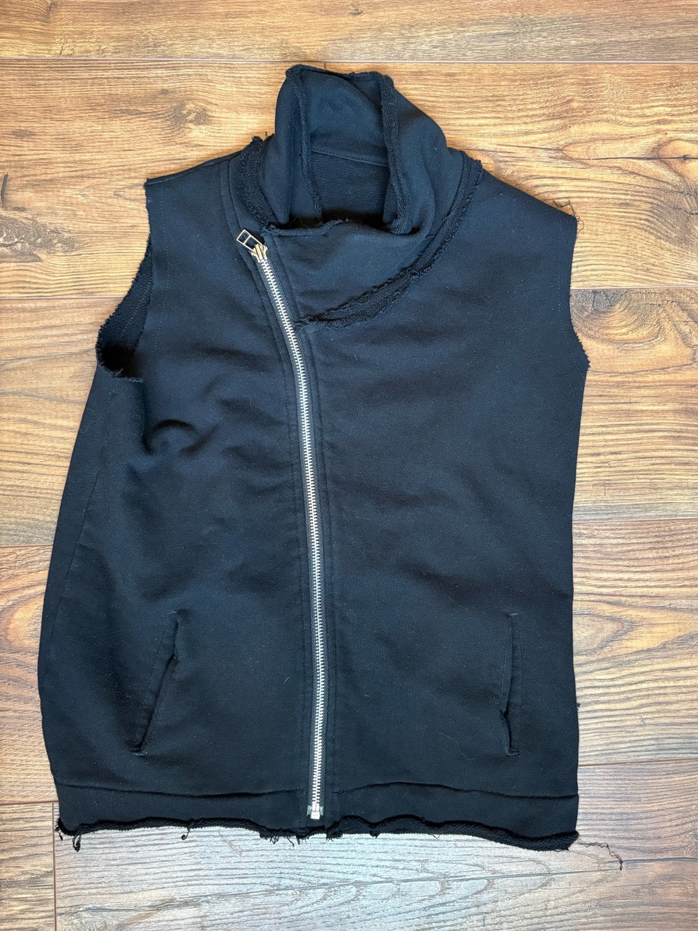 Nununu EUC 10/11 years zip up vest